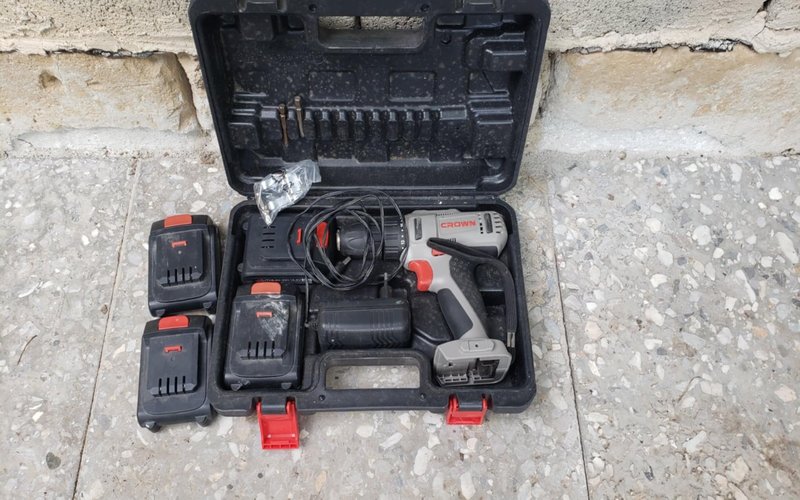 Power Tools 71 Battery drill in case with spare batteries