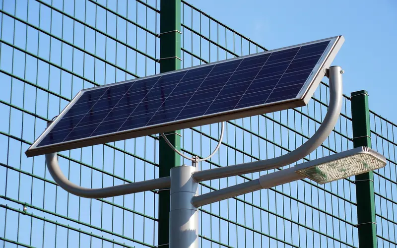 Read more about the article How To DIY Solar-Powered Free Outdoor Lighting