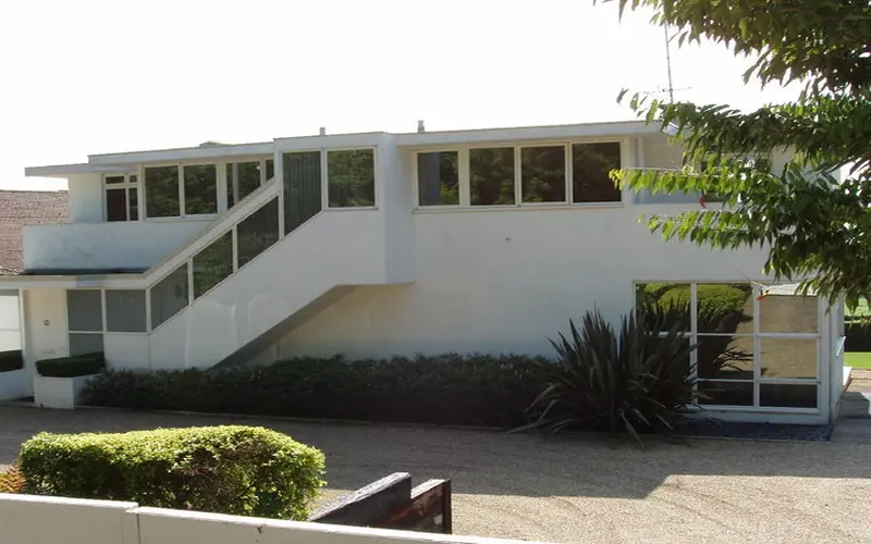 How To Choose The Best Roof Pitch For Different Climates 2 Flat Roofed House